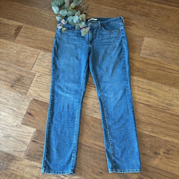 Levi's 312 Shaping Slim Dark Wash Denim Jeans Classic Women's Size 33/30 - Picture 1 of 15